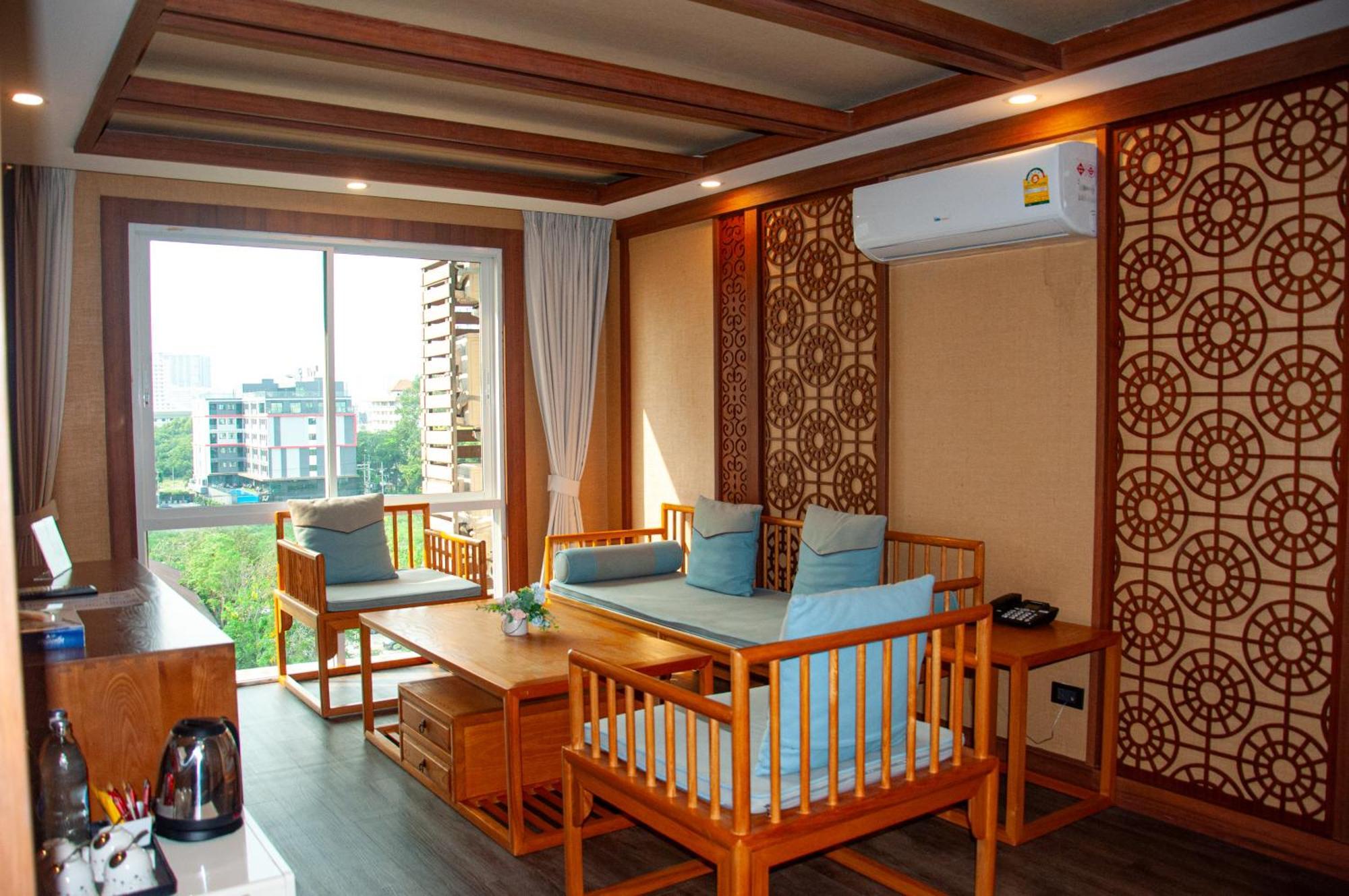 Ht9 Hotel